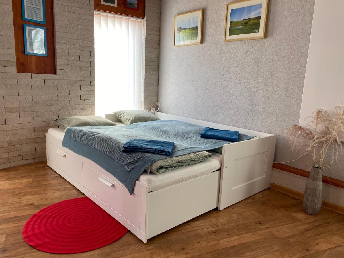 U Vrabcaka Apartment Zlonin ภายนอก รูปภาพ